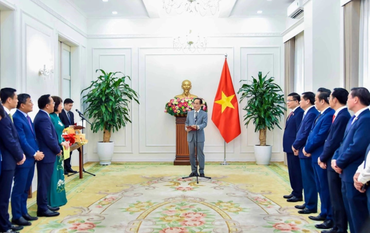 Bộ Ngoại giao trao Quyết định bổ nhiệm hai Thứ trưởng Bộ Ngoại giao
